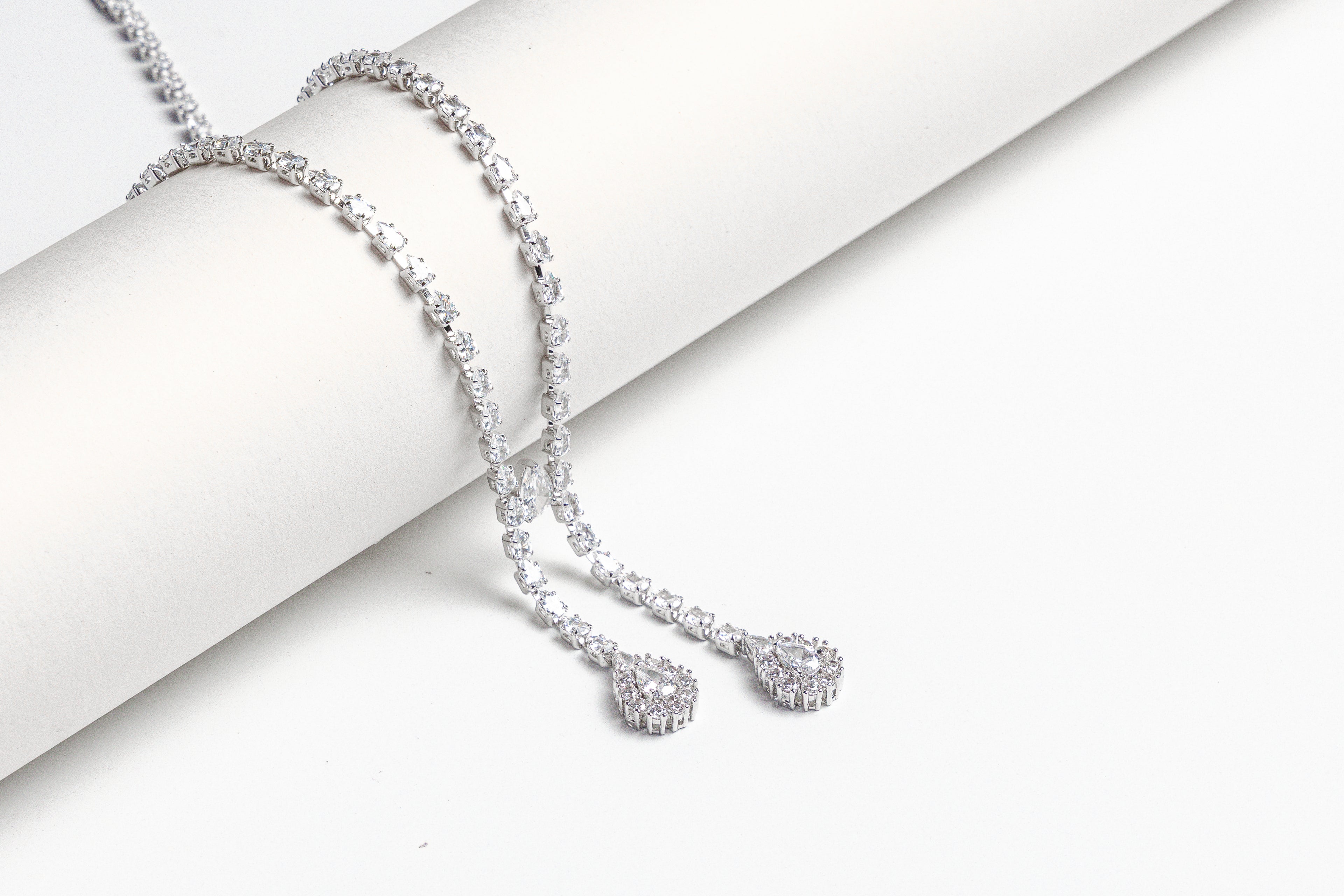 Élise Drop Necklace